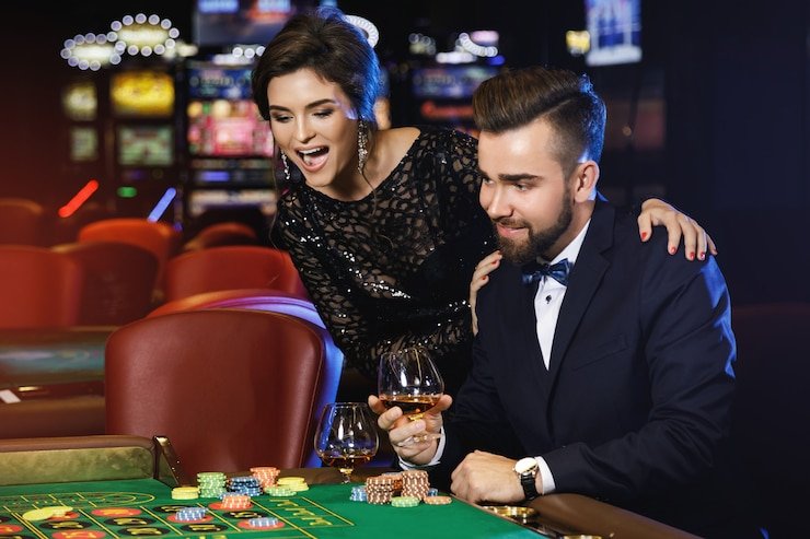 Tampilan layar aplikasi Android rp5555 menampilkan menu utama dengan akses ke sportsbook, live dealer, dan slot games